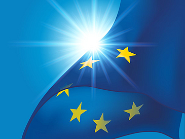 Europaflagge vor blauem Himmel